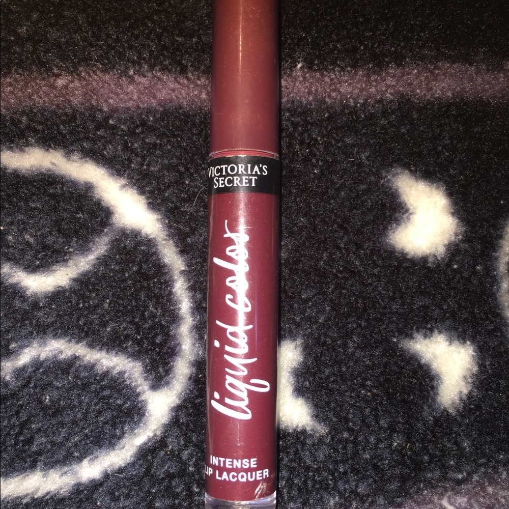 VS lip color